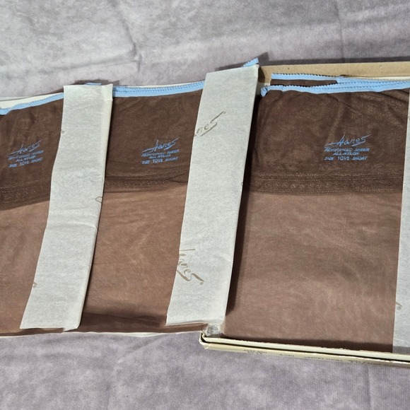 Hanes Reinforced Sheer Stockings Towne Taupe 10.5 Short 3 Pair - Picture 2 of 4